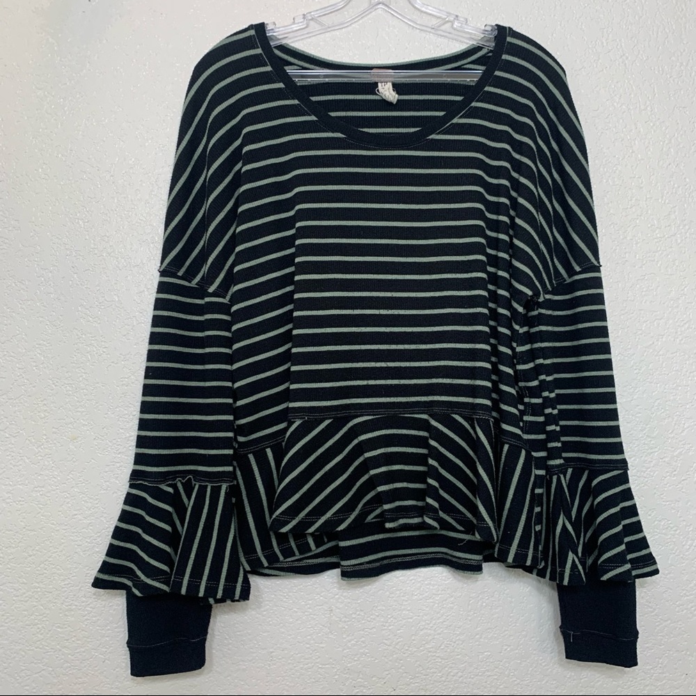 We The Free oversized peplum striped bell sleeve thermal black gray - Picture 3 of 10